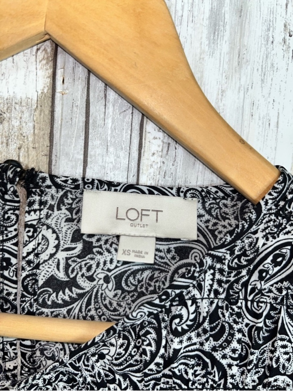 LOFT Outlet Paisley Blouse XS Black White Ruffle Shoulder Boho Peasant Top - Picture 5 of 5